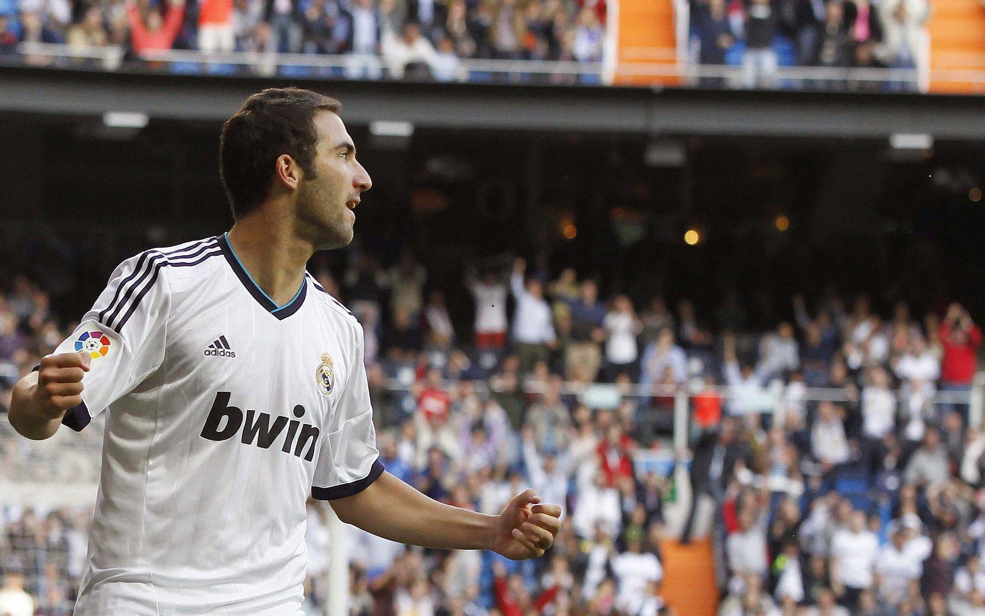 欧冠第6轮惊现神级扑救集锦，诺伊尔极限三连扑与科斯塔超反应救险引爆热议